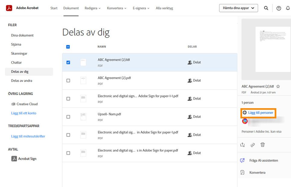 Om du väljer ett dokument från listan visas en meny i den högra panelen som ger alternativ för att lägga till personer i det befintliga dokumentet, ta bort delning av filen, dela en länk eller ta bort den delade filen.