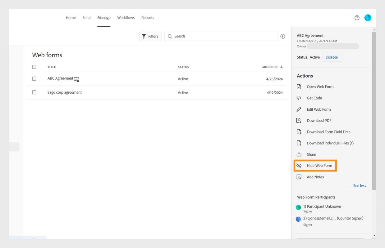 Nagpapakita ang napiling web form ng Actions menu sa kanang pane. Naka-highlight ang 'Hide Web Form' button.
