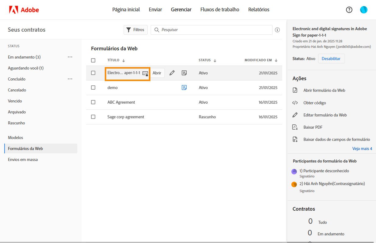 Selecionar um formulário web exibe seus detalhes e o menu Ações no painel direito.