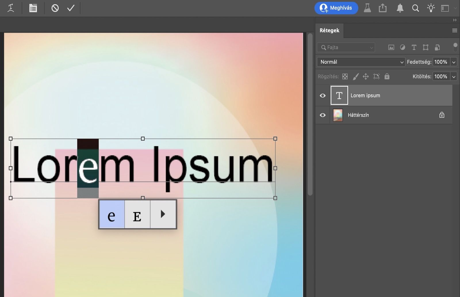 Szöveg egy kijelölt karakterrel, amelyhez megjelenik a karakterjel-alternatívák rácsa. A Réteg panelen az aktív szövegréteg látható.