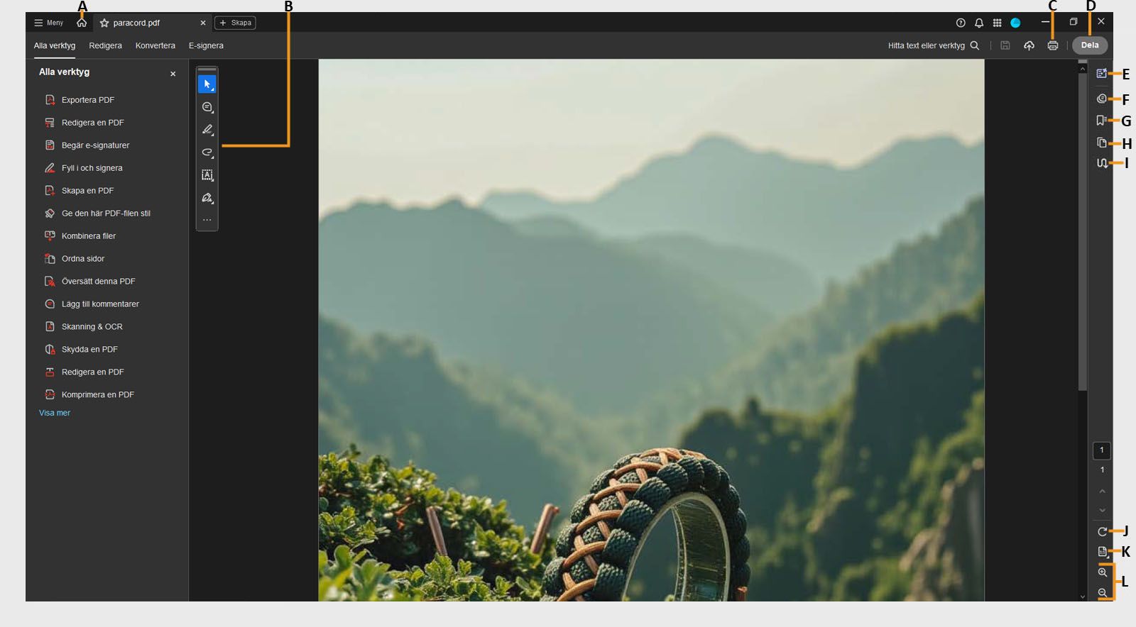 Acrobat-dokumentvyn visar dokumentrutan i mitten, med rutan Alla verktyg och verktygsfältet för snabbåtgärder till vänster och navigeringsrutan till höger. Det övre fältet inkluderar ikonen Startsida, alternativet Utskrift och knappen Delning.