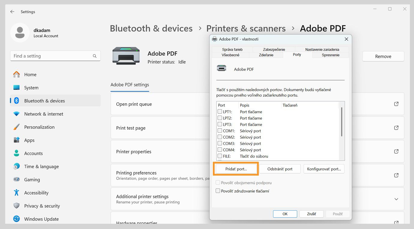 Dialógové okno Vlastnosti Adobe PDF zobrazuje otvorenú kartu Porty s možnosťami Pridať port, Odstrániť port a Konfigurovať porty.