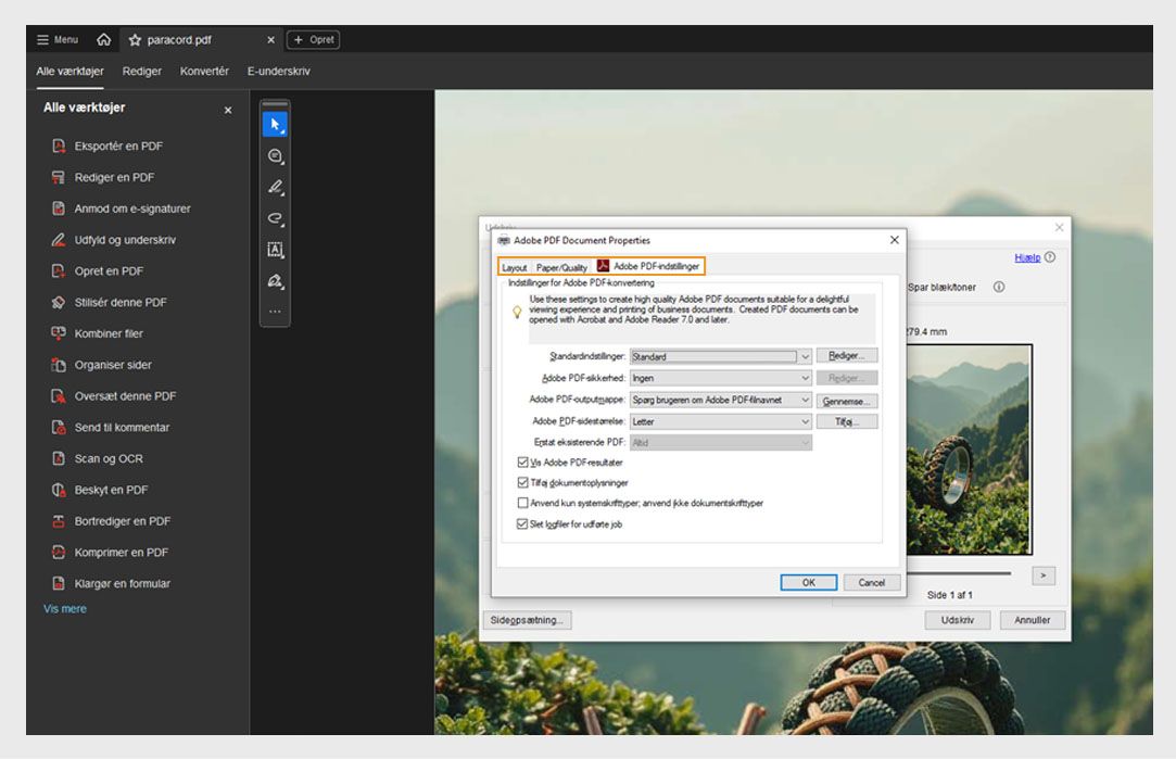 Fanen Adobe PDF-indstillinger i dialogboksen Adobe PDF-udskriftsindstillinger viser standardindstillinger, Adobe PDF-sikkerhed og indstillinger for Adobe PDF-outputmappe. 