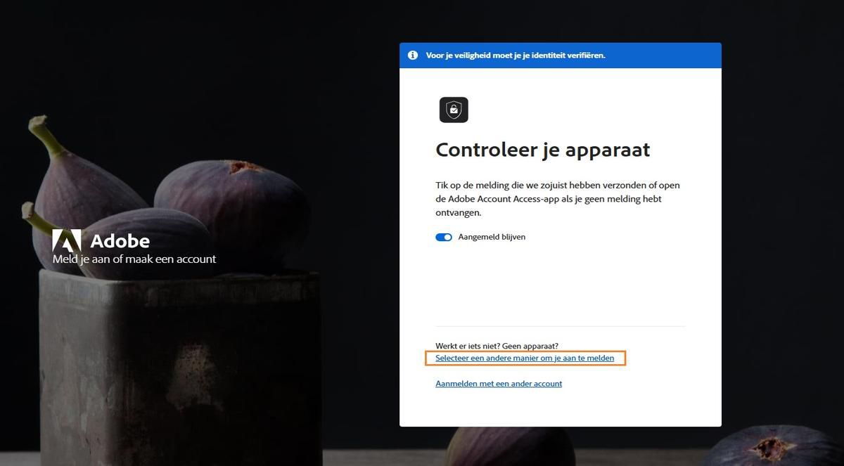De aanmeldpagina van Adobe, met het venster Controleer je apparaat, waar Selecteer een andere manier om je aan te melden is gemarkeerd.