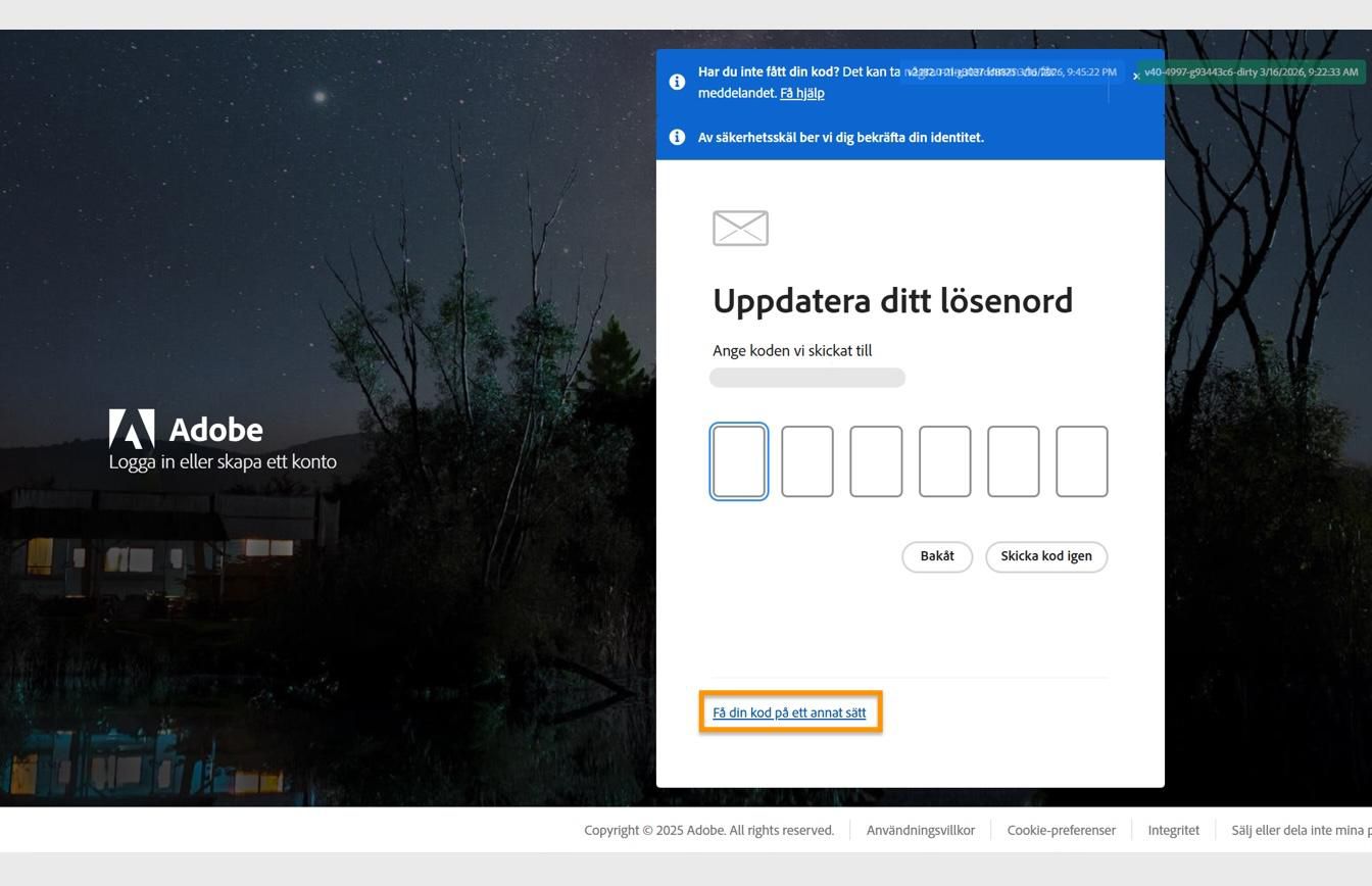 Adobe-inloggningssidan med dialogrutan Uppdatera lösenordet, som innehåller den markerade knappen Få din kod på ett annat sätt