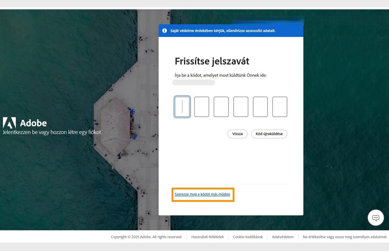 Az Adobe bejelentkezési oldal a Jelszó frissítése párbeszédpanellel, amely tartalmazza a kiemelt Kód kérése más módon gombot