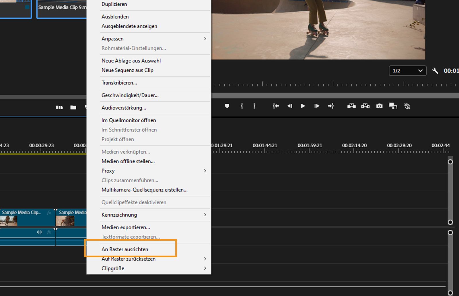 Die Option „Am Raster ausrichten“ ist im Kontextmenü der Clips hervorgehoben.