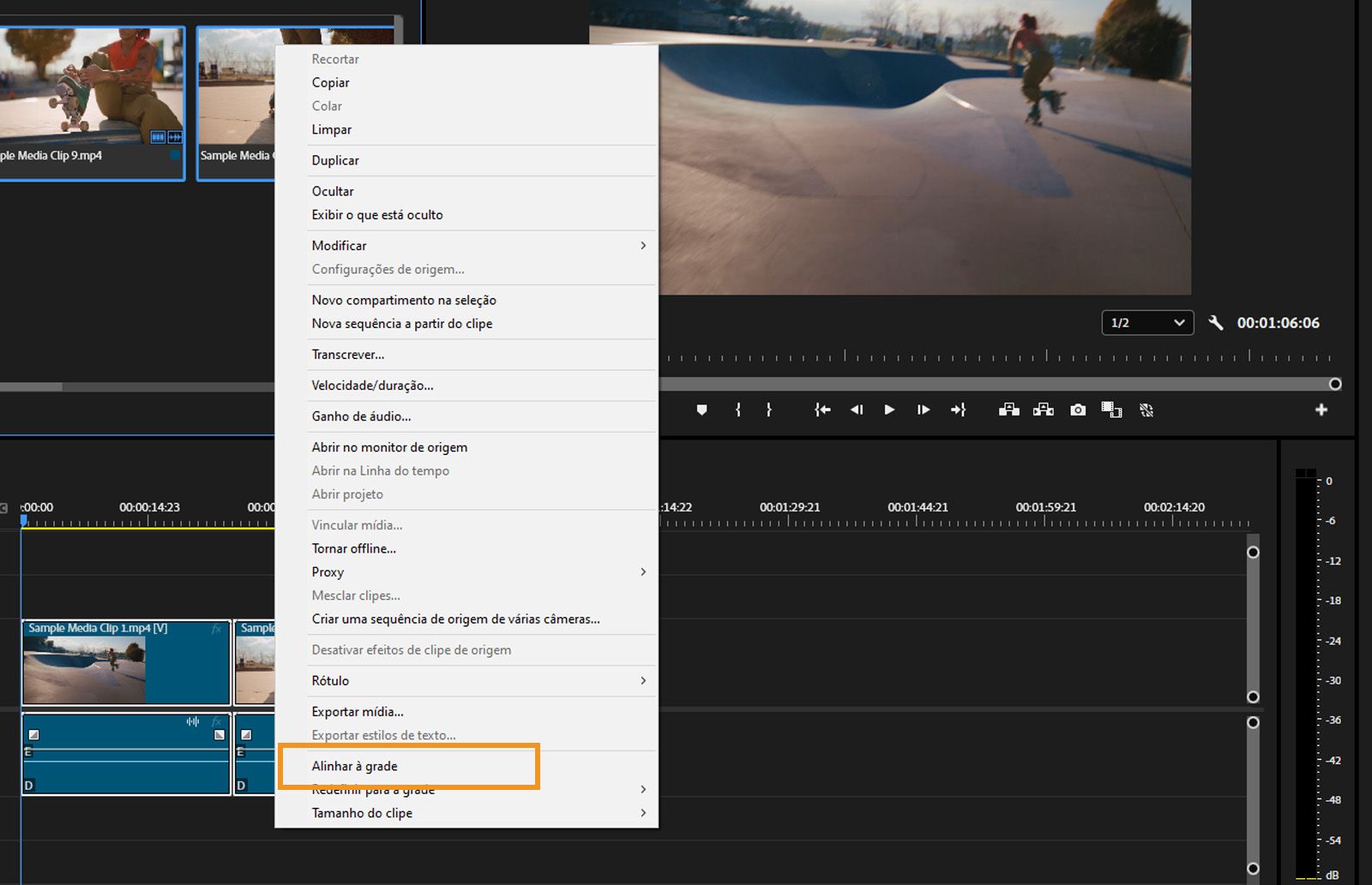 A opção Alinhar à grade é destacada no menu de contexto dos clipes.