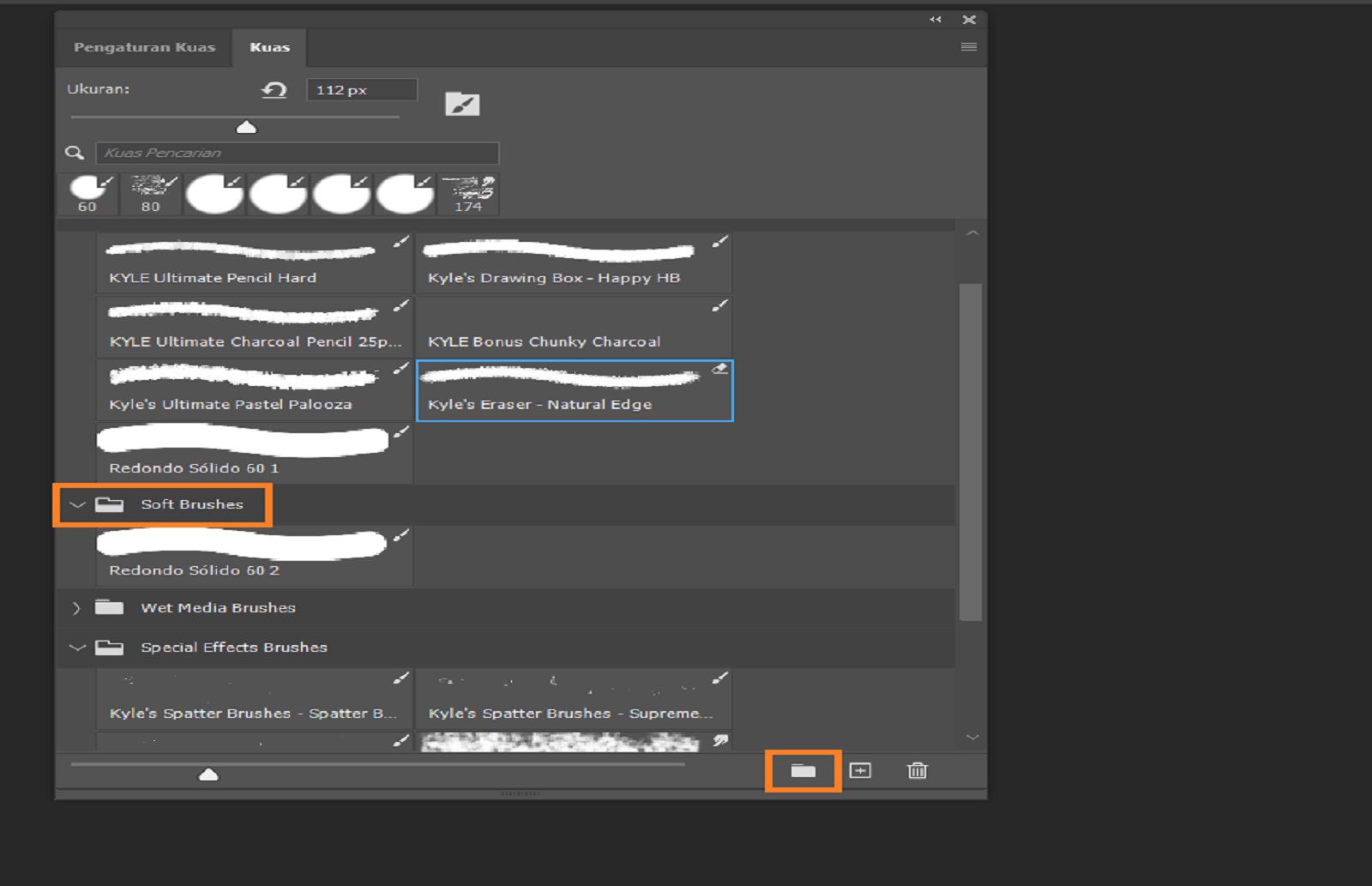 Panel Kuas menampilkan kuas yang dikelompokkan dengan ikon folder, menyorot folder Kuas Halus dan ikon grup baru.