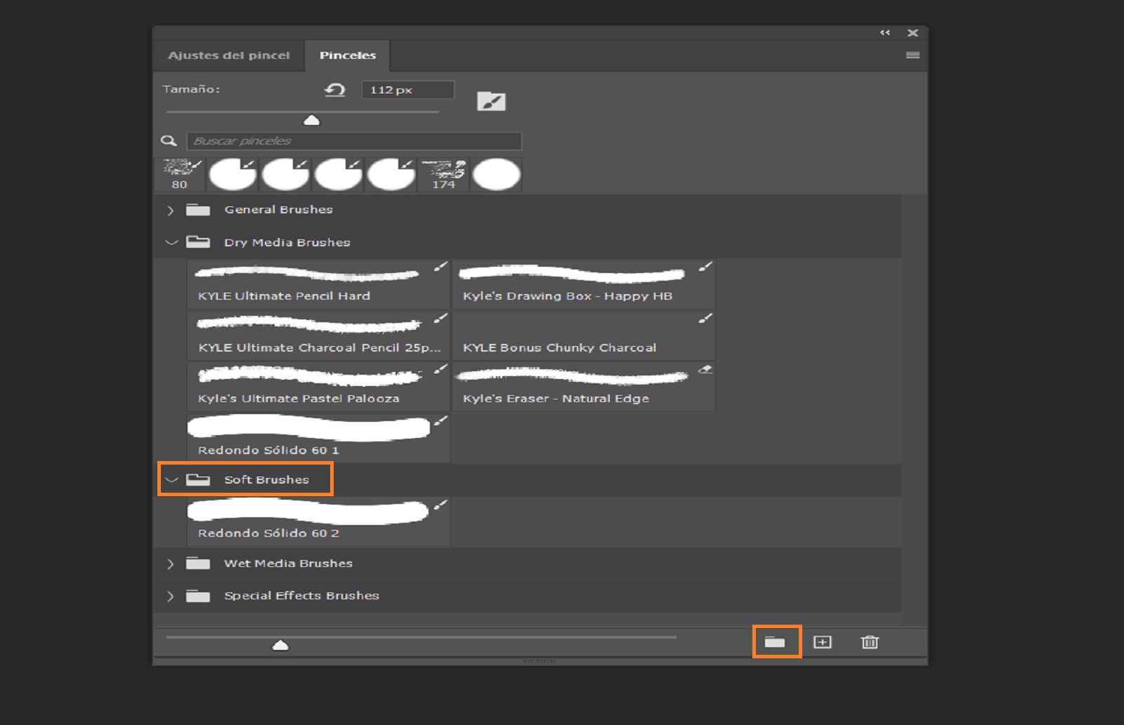 Panel de Brushes mostrando pinceles agrupados con iconos de carpeta, resaltando la carpeta de Pinceles Suaves y el icono de nuevo grupo.