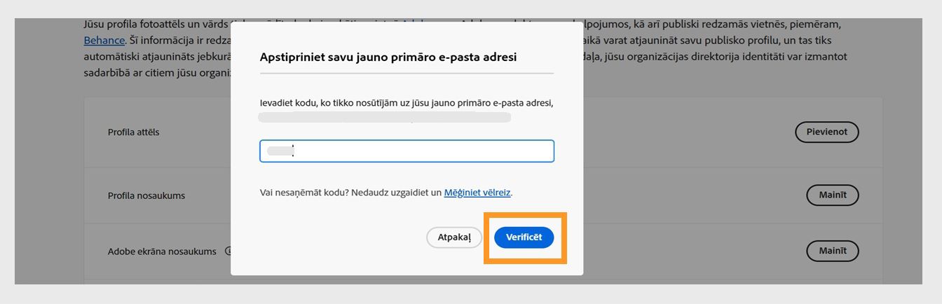 Dialoglodziņš "Apstipriniet savu e-pasta adresi" ar lauku verifikācijas koda ievadīšanai un izcelta poga "Verificēt".