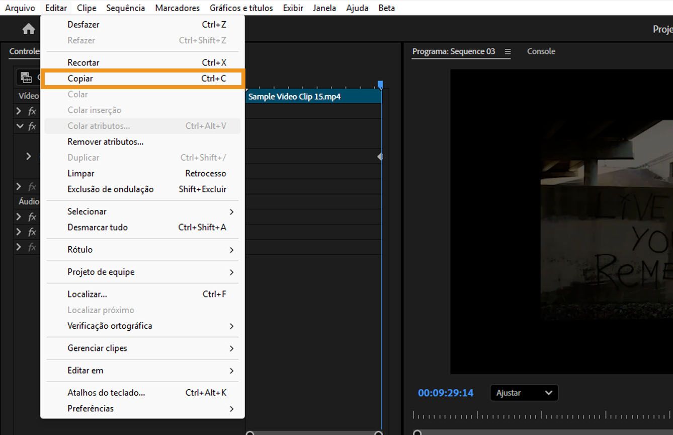Uma transição está selecionada na sequência, com a opção “Copiar” realçada no menu “Editar”, na barra de menus