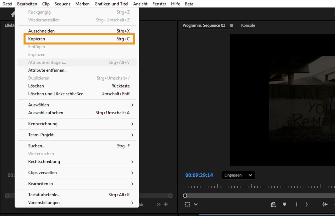 Eine Überblendung ist in der Sequenz ausgewählt und die Option „Kopieren“ ist unter dem Menü „Bearbeiten“ in der Menüleiste hervorgehoben