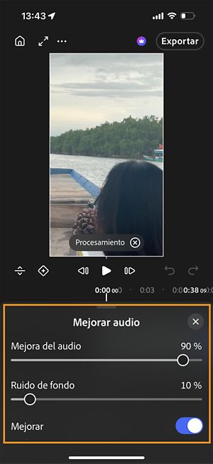 El panel Mejorar audio con reguladores para Mejora de audio y Ruido de Fondo y el botón Mejorar activado.