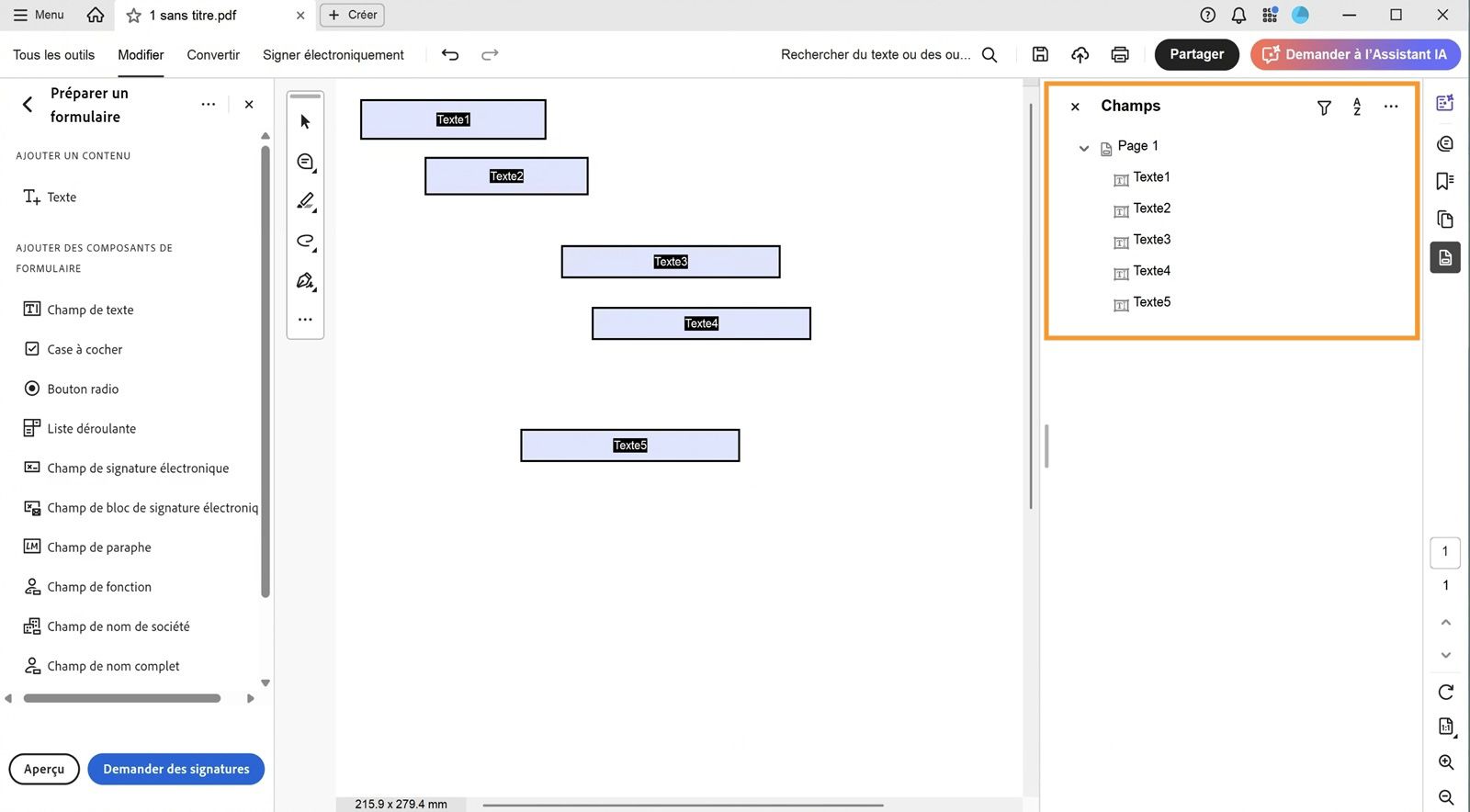 Le volet Champs affiche les champs de formulaire existants, qui peuvent être modifiés ou supprimés.