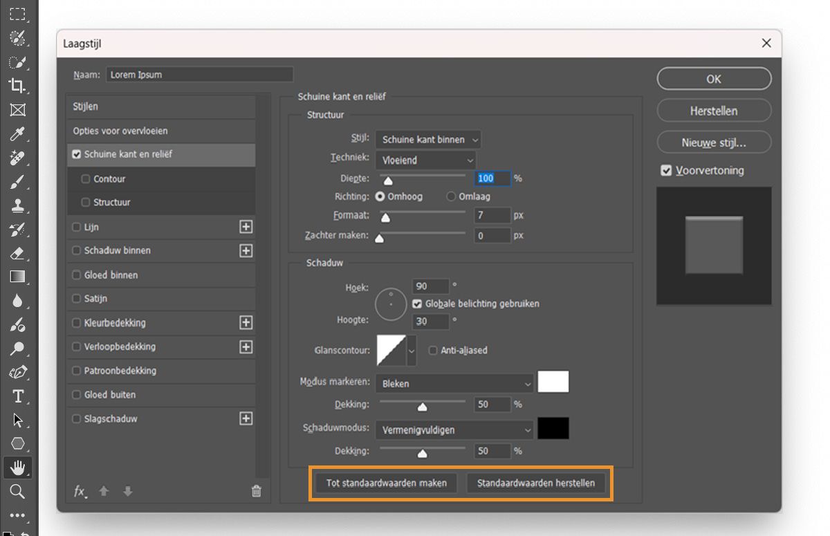 Het dialoogvenster Laagstijl in Adobe Photoshop wordt weergegeven met de instellingen voor Schuine kant en reliëf ingeschakeld.De knoppen Als standaard instellen en Herstellen naar standaard zijn onderaan gemarkeerd.