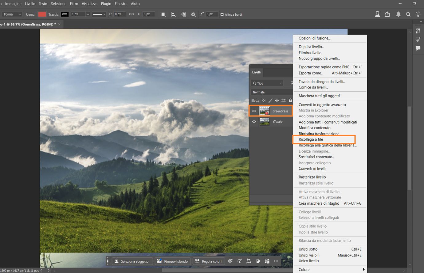 Il pannello Livelli è aperto e mostra un Oggetto Avanzato con un'icona rossa di file mancante, che indica che il file di origine non può essere trovato e deve essere ricollegato.L'icona del file mancante e il comando di ricollegamento sono evidenziati.