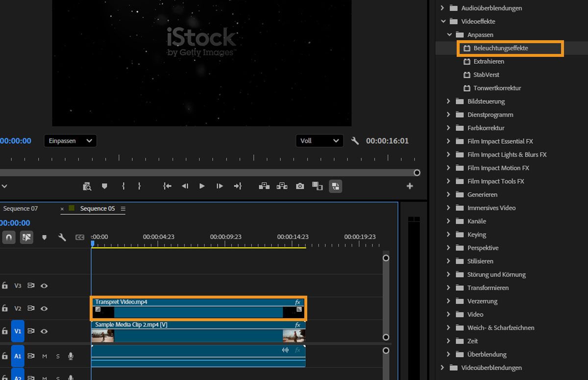 Im Bedienfeld „Effekte“ sind die Blitzeffekte ausgewählt und auf den transparenten Videoclip im Schnittfenster angewendet.