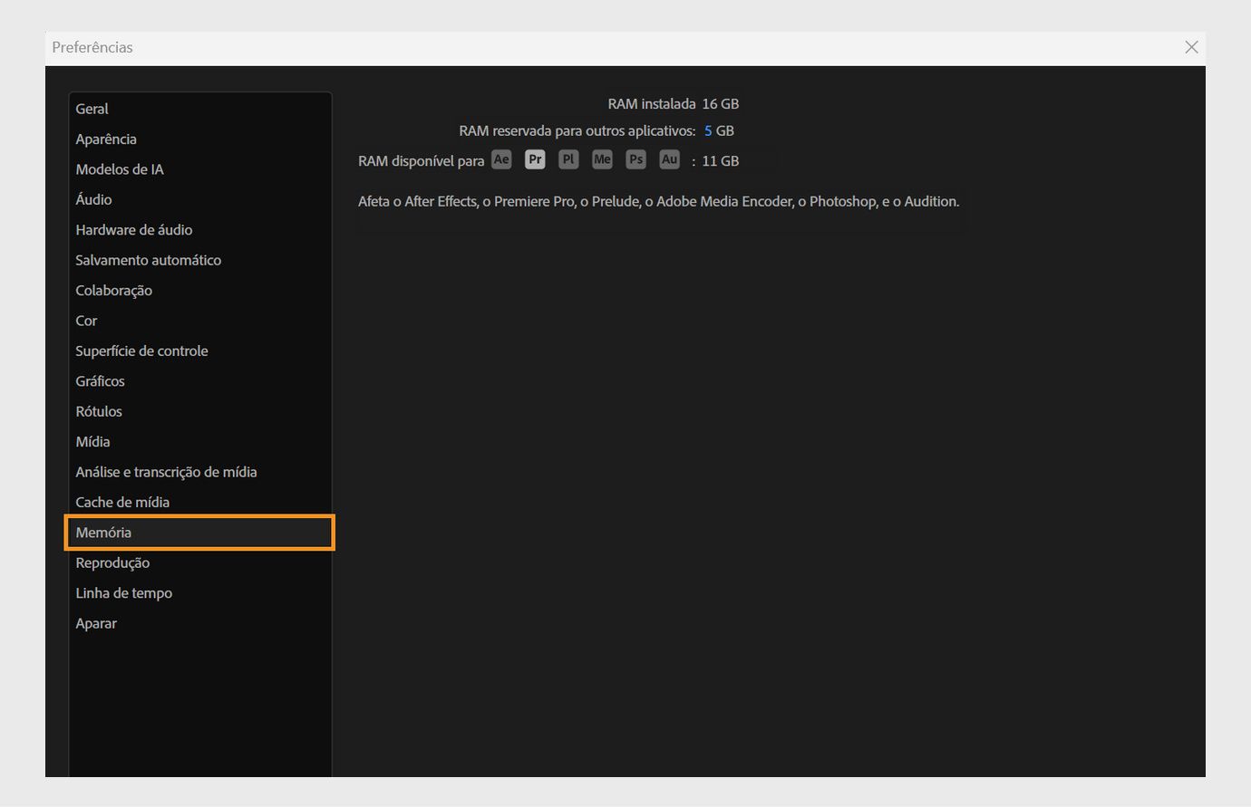 A caixa de diálogo Preferências está aberta no painel Memória, mostrando a RAM total instalada, a quantidade reservada para outros aplicativos e a RAM restante disponível para outros aplicativos da Adobe, como o Premiere Pro.