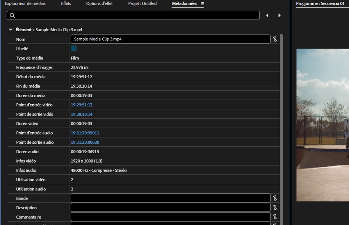 Le panneau Métadonnées affiche les détails des métadonnées des clips fusionnés.Il comprend les détails du clip tels que le nom, le type de média, les propriétés du fichier et les droits d’auteur.