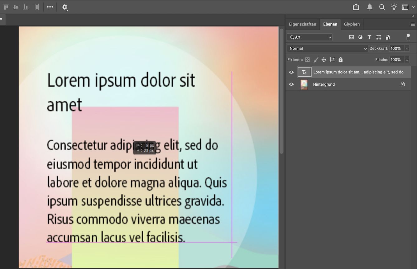 Im Photoshop-Ebenen-Bedienfeld ist die Textebene ausgewählt und auf der Arbeitsfläche ist ein Ausrichtungsraster zu sehen. Der Frame wurde von seiner ursprünglichen Position um 8px nach links und 23px nach unten verschoben.