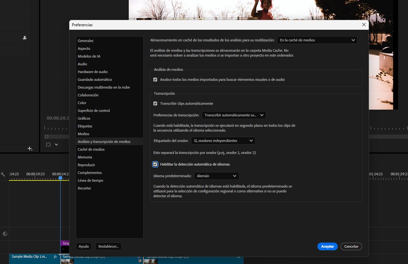 El diálogo Preferencias está abierto, y la opción Análisis de medios y transcripción está seleccionada para mostrar configuraciones como Análisis visual y Transcripción.