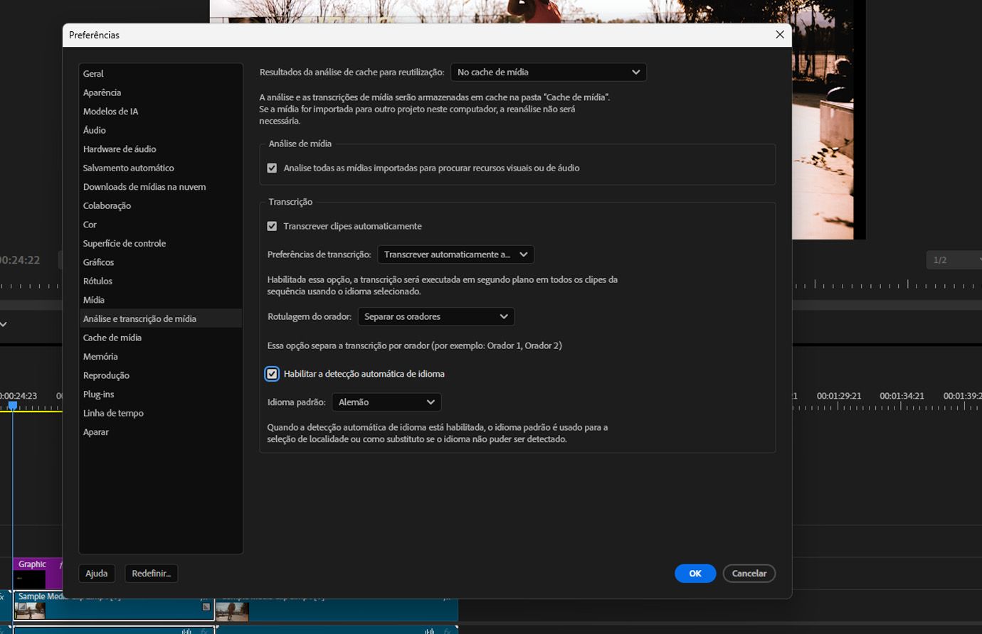 A caixa de diálogo Preferências está aberta e a opção Análise de mídia e transcrição está selecionada para exibir configurações tais como Análise visual e Transcrição.