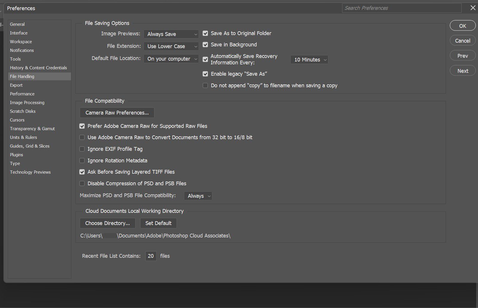 תיבת הדו-שיח Preferences פתוחה והלוח File Handling מוצג עם אפשרויות להגדרת התנהגויות של שמירת קבצים, מרווחי שחזור, מיקומי קבצים המוגדרים כברירת מחדל והגדרות תאימות.