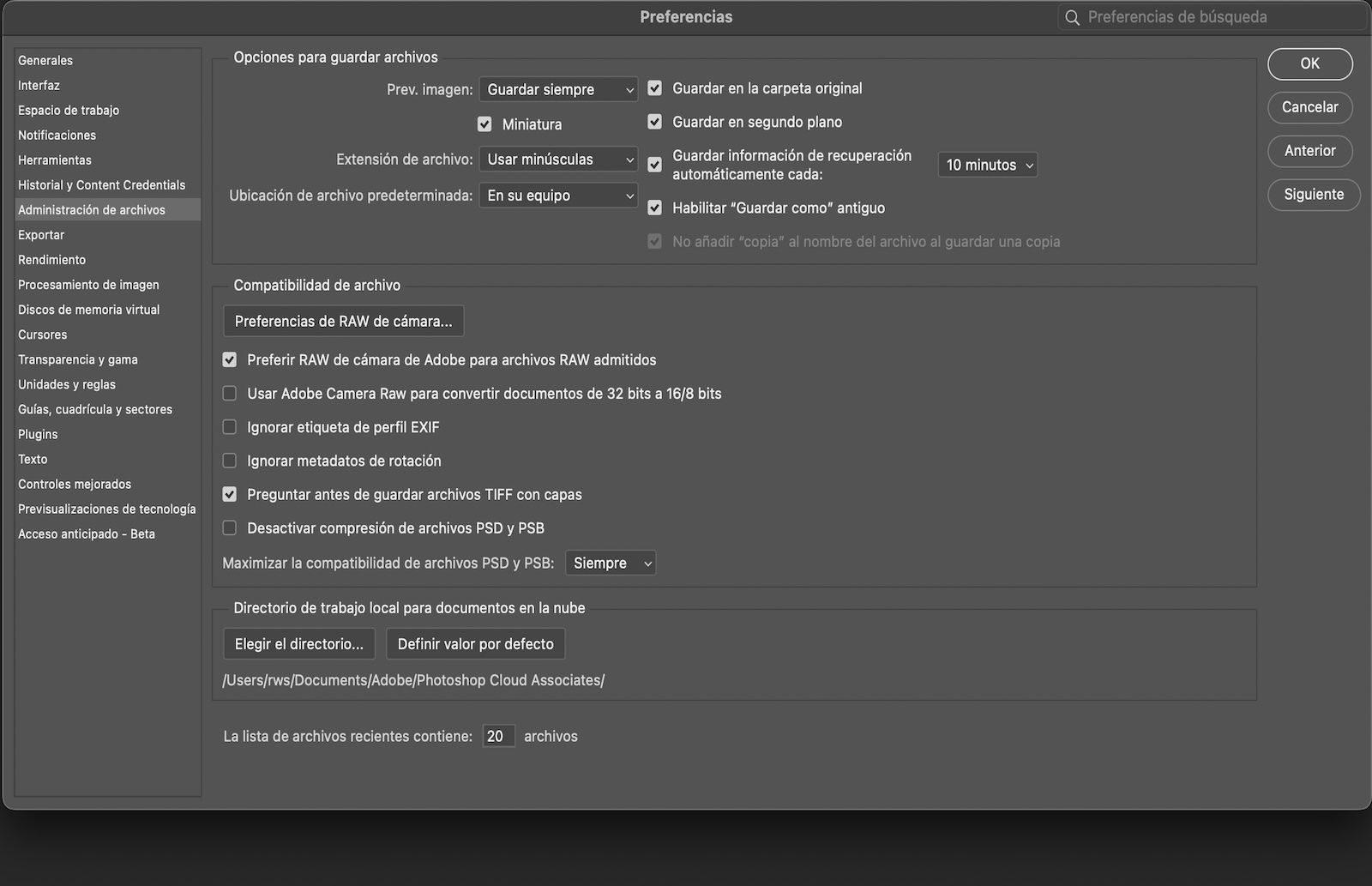 El cuadro de diálogo Preferences está abierto y se muestra el panel File Handling con opciones para configurar comportamientos de guardado de archivos, intervalos de recuperación, ubicaciones predeterminadas de archivos y configuraciones de compatibilidad.