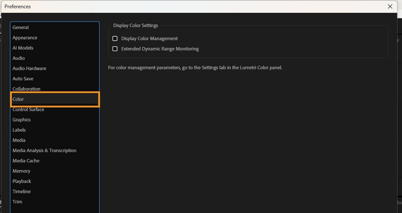 La boîte de dialogue Préférences est ouverte avec le panneau Couleur affiché, où les utilisateurs peuvent sélectionner des options pour affiner l'apparence des couleurs sur leur écran et activer des aperçus vidéo plus lumineux et plus vifs sur les écrans compatibles.