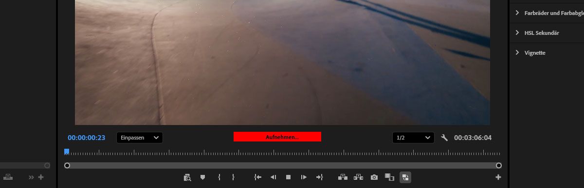 Der Programm-Monitor ist geöffnet und es gibt eine Anzeige, dass die Stimme aufgenommen wird.