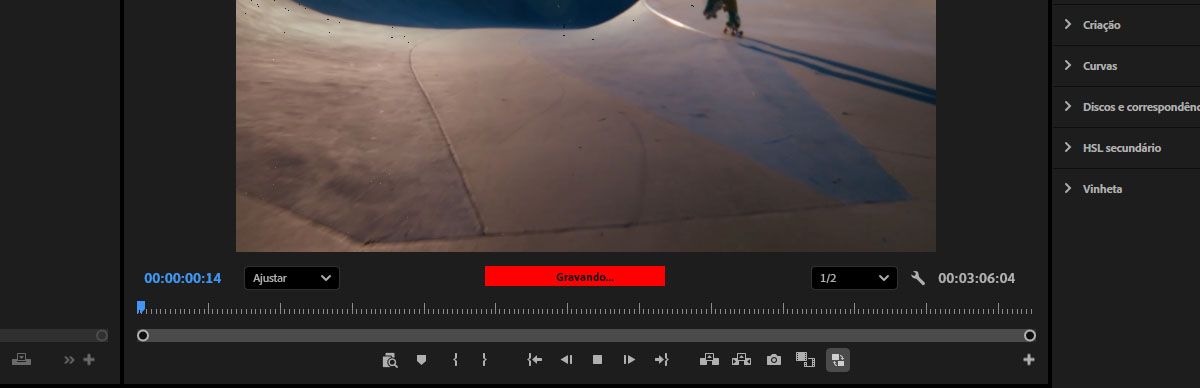O Monitor de programa está aberto e há uma indicação de que a voz está sendo gravada.