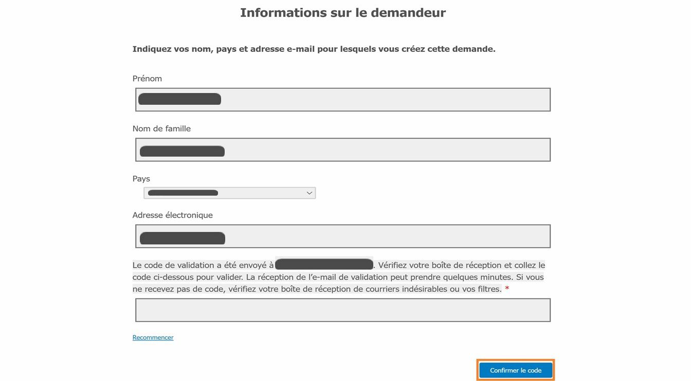 Le formulaire d’informations du demandeur affiche des champs où les demandeurs peuvent saisir leurs coordonnées et valider leur adresse e-mail.
