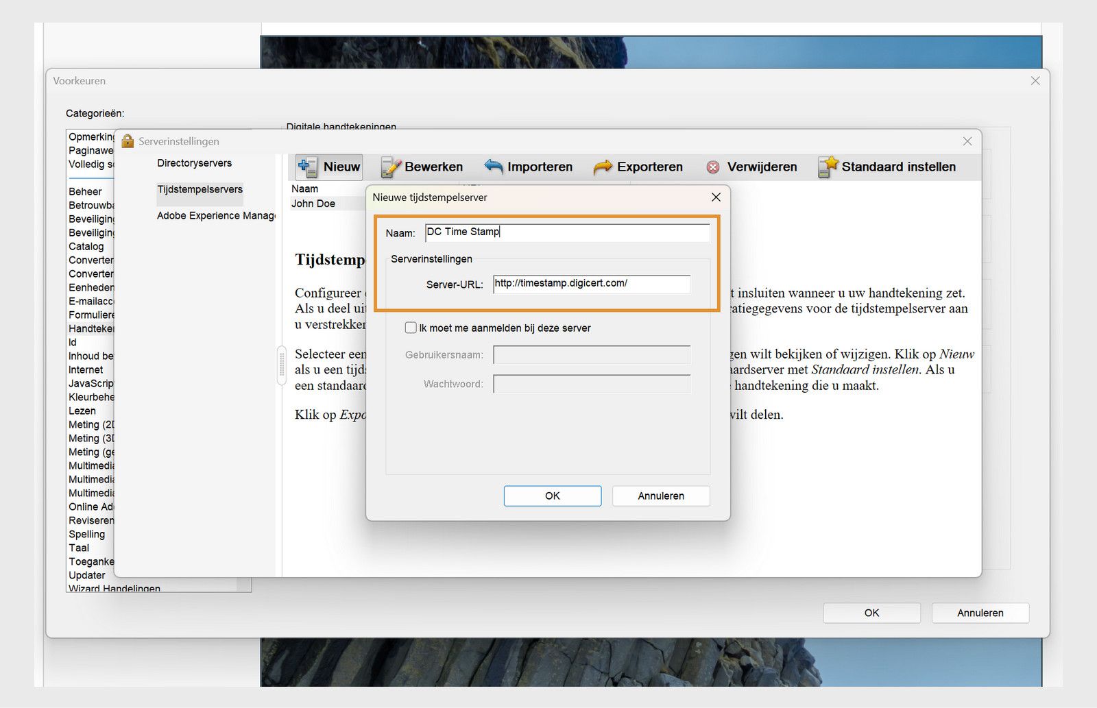 In het venster Serverinstellingen in Acrobat worden velden weergegeven waarin u de naam en URL van een tijdstempelserver kunt invoeren, met een optie om inloggegevens in te schakelen.