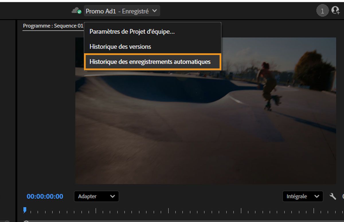 Le menu Paramètres de Team Projects est ouvert.Il comprend des options telles que Historique des versions et Historique des enregistrements automatiques.L’option Historique des enregistrements automatiques est sélectionnée pour que l’historique soit accessible depuis la barre d’en-tête de Premiere Pro.