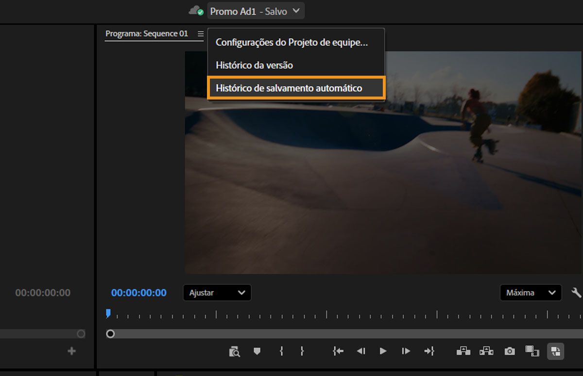 O menu Configurações de Team Projects está aberto.Ele tem opções como Histórico de Versões e Histórico de Salvamento Automático.O Histórico de Salvamento Automático está selecionado para que o histórico possa ser acessado a partir da barra de cabeçalho do Premiere Pro.