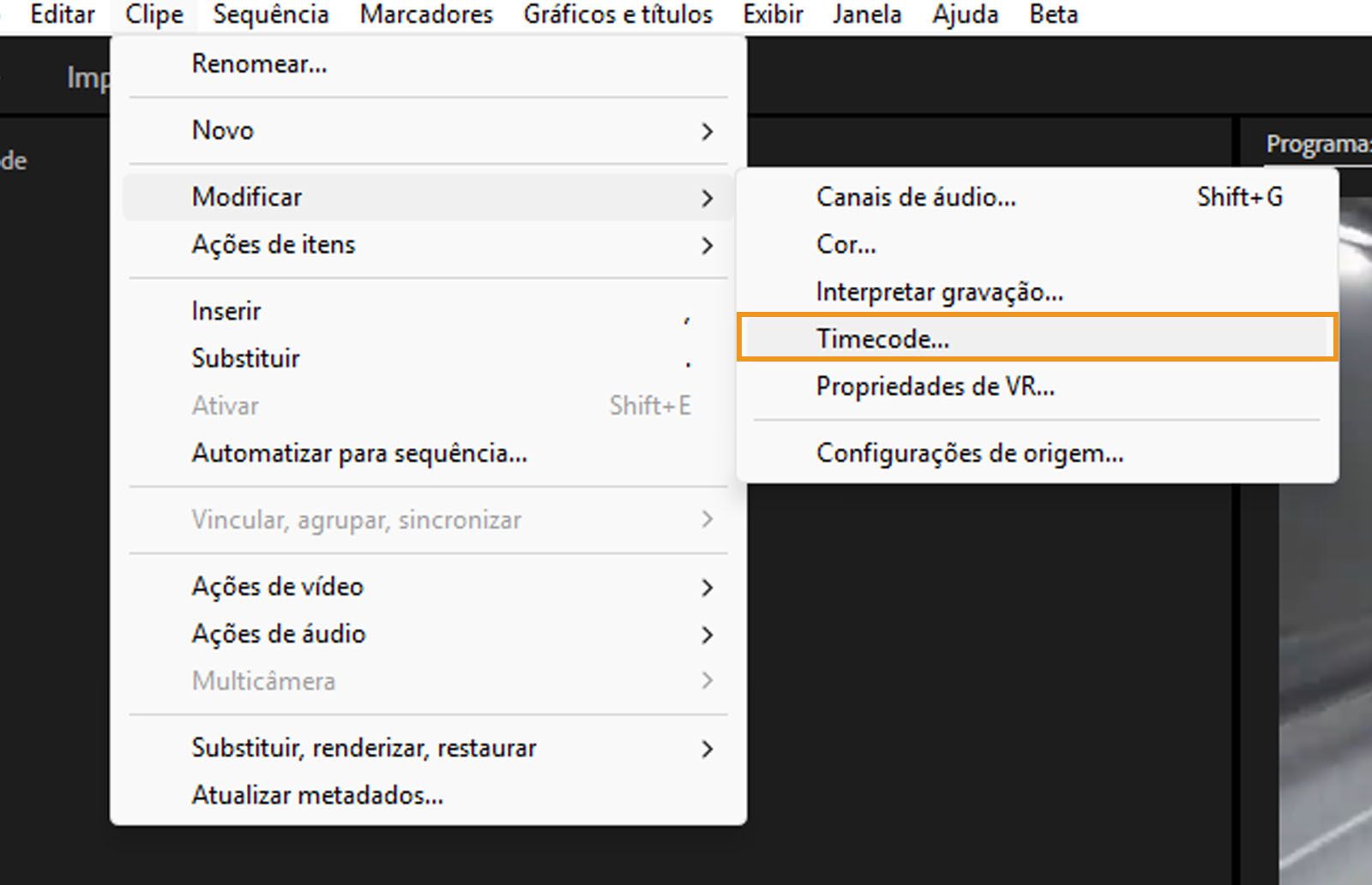 O menu Clipe está aberto na barra de menus.No menu “Modificar”, a opção “Timecode” é selecionada para começar a ajustar o timecode manualmente.  