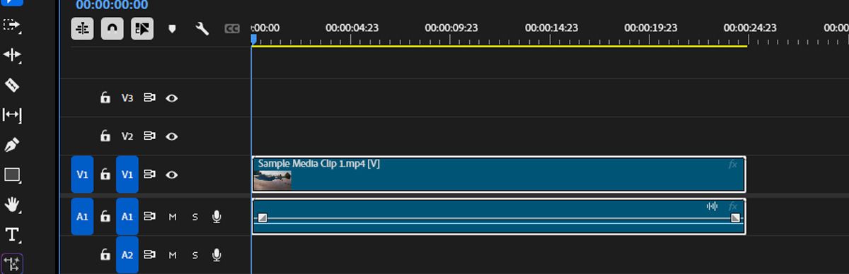 Das Bedienfeld „Schnittfenster“ ist geöffnet und ein Clip ist ausgewählt.Die Funktion „Generatives Erweitern“ wird verwendet, um zusätzliche Frames hinzuzufügen.Im erweiterten Bereich, in dem das neue Video generiert wird, wird ein Ladesymbol angezeigt, das darauf hindeutet, dass der Clip gerade generiert wird.