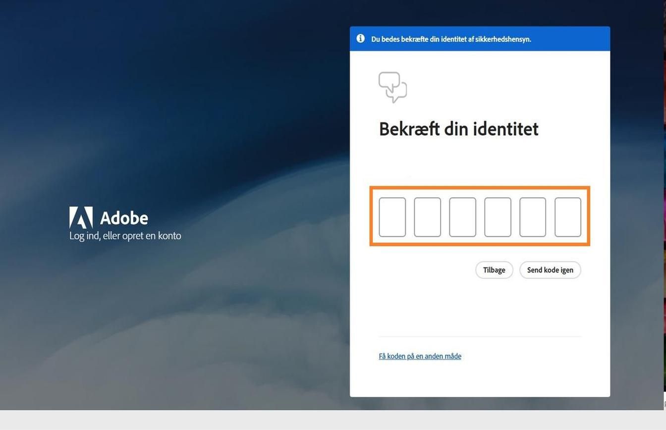 Vinduet Opdater din adgangskode på loginsiden med et fremhævet felt til at indtaste din kode og bekræfte din identitet.