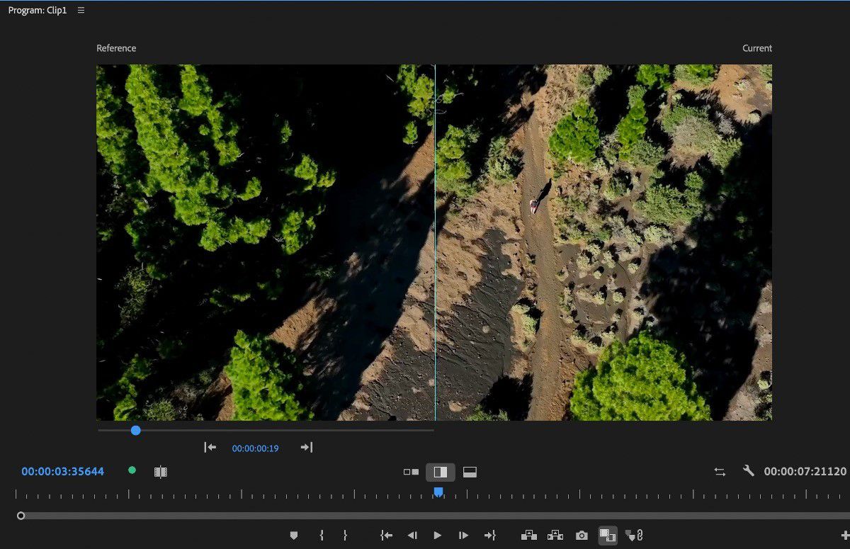 L'opzione Confronto verticale è evidenziata nel Monitor programma per visualizzare le modifiche tra i fotogrammi con un confronto verticale affiancato.