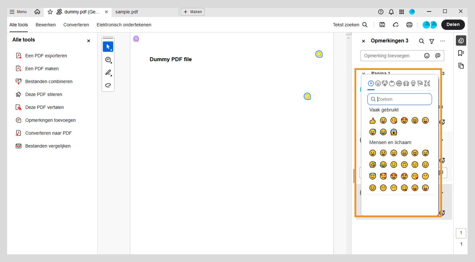 Het dialoogvenster met emoticons is zichtbaar boven het opmerkingenpaneel.