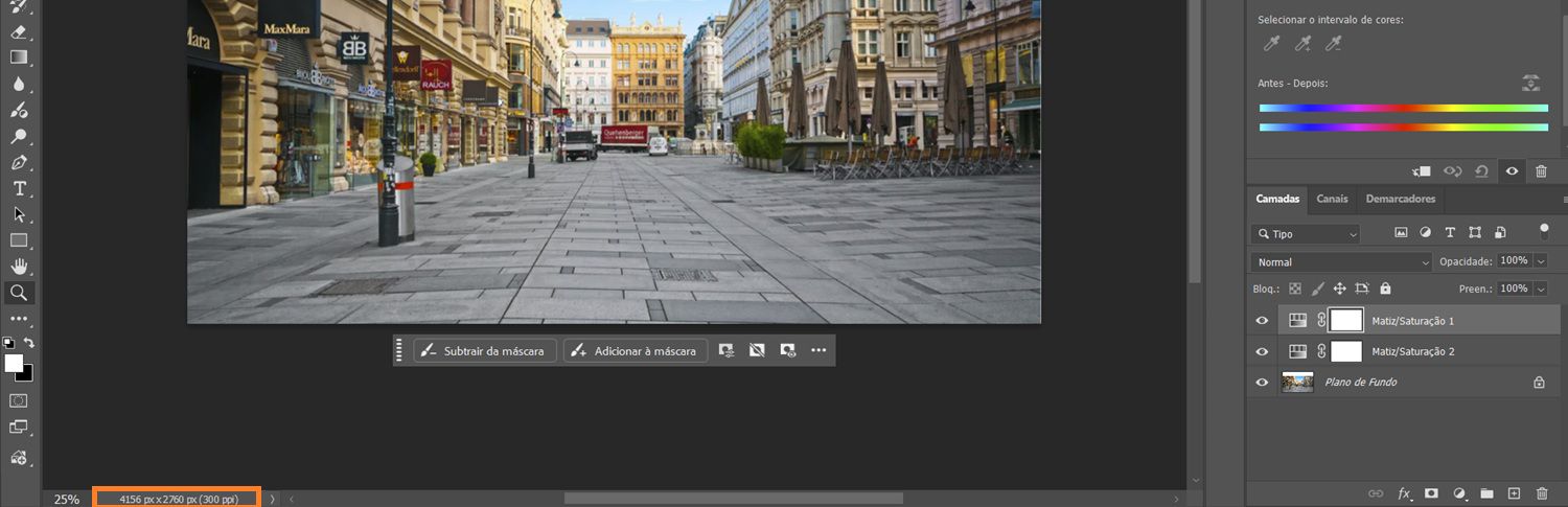 O botão de detalhes do tamanho da imagem está destacado no canto inferior esquerdo da tela do Photoshop.