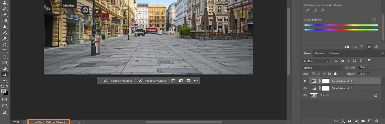 El botón de detalles del tamaño de la imagen está resaltado en la parte inferior izquierda del lienzo de Photoshop.