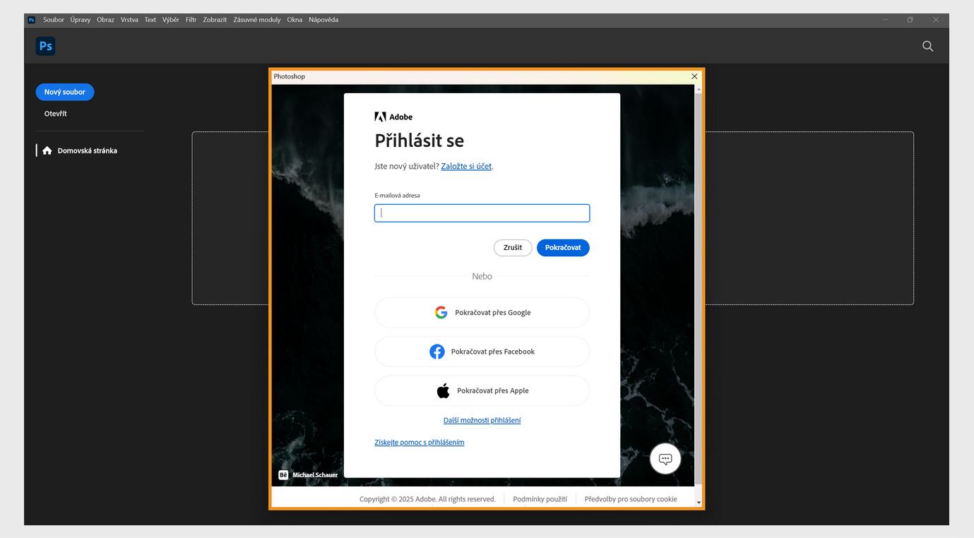 Výzva k přihlášení v aplikacích Creative Cloud zobrazuje pole pro zadání e-mailové adresy a možnosti pokračovat nebo zrušit, získat pomoc s přihlášením, vytvořit nový účet a přihlásit se pomocí účtu sociální sítě. 