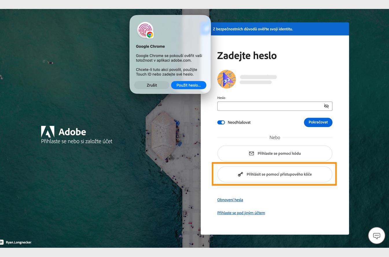 Zadání pro ověření, které se zobrazí po výběru možnosti Přihlášení pomocí přístupového klíče, vám umožní ověřit svou identitu pomocí biometrických údajů nebo hesla. 