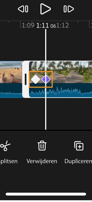 Tijdlijn met twee keyframe-pictogrammen op een geselecteerde clip.