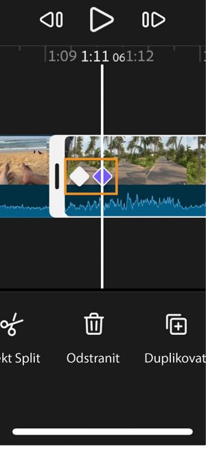 Časová osa zobrazující dvě ikony klíčových snímků na vybraném klipu.