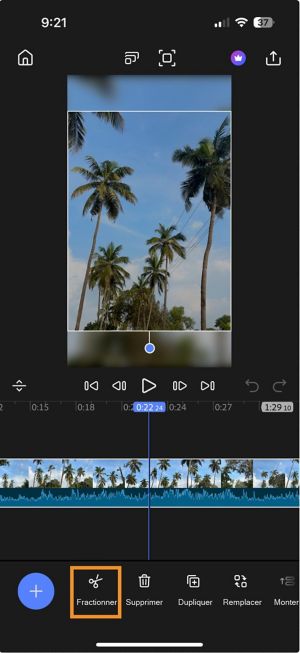 Vue de la fenêtre de montage avec un clip vidéo sélectionné et l’option Fractionner mise en évidence dans la barre d’outils inférieure pour le fractionnement du clip.