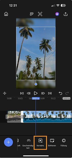 Timeline mit ausgewähltem Clip und hervorgehobener Vorwärtsoption in der unteren Symbolleiste.