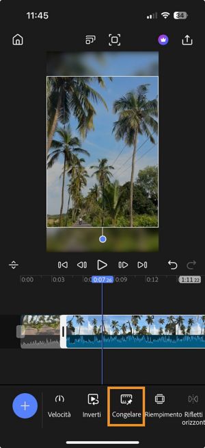 La timeline con una clip selezionata e l’opzione Blocca evidenziata nella barra degli strumenti inferiore.